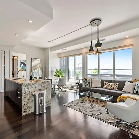 5-Star Panoramic View And Large Terrace By Cn Tower Apartment